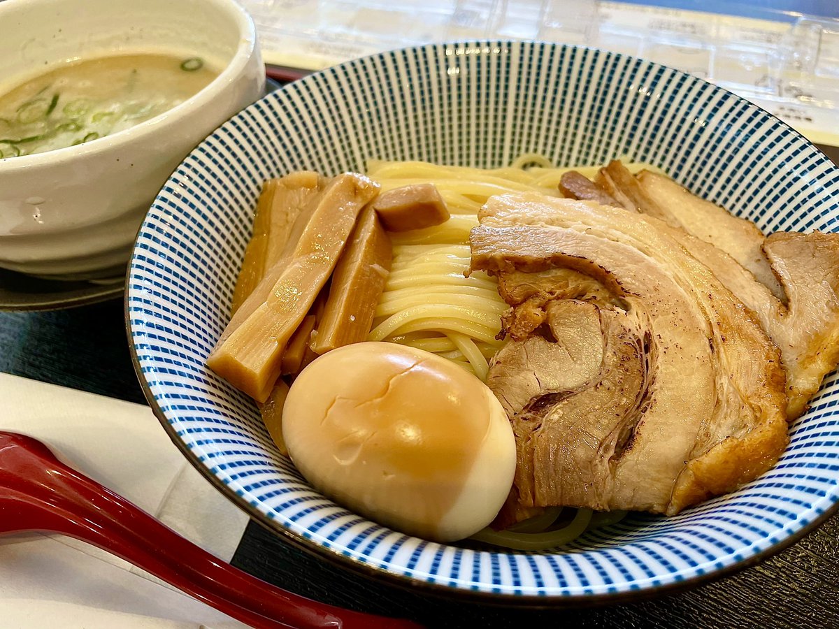 木更津へドライブ🚙 ランチに鯛塩ラーメンで有名なラーメン屋さんでつけ麺を頼んだらスープは鶏白湯😳でこれはこれで美味しかった😋 麺が隠れるほど大きい具材がイイよね👍