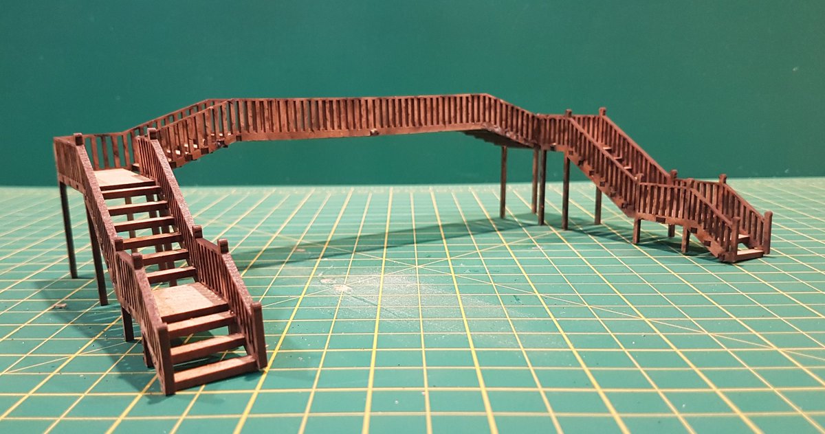 BarnabasJCT's tweet photo. Footbridge by @WWScenics
A very well produced and solid kit.
Generally this would be a platform to platform footbridge but can be adapted for other uses.
It will easily cross over 3 tracks, as shown.
#barnabasjunction
#youtubetuesday
#wwscenics
#kitbuild https://t.co/UIhPJUXDhT