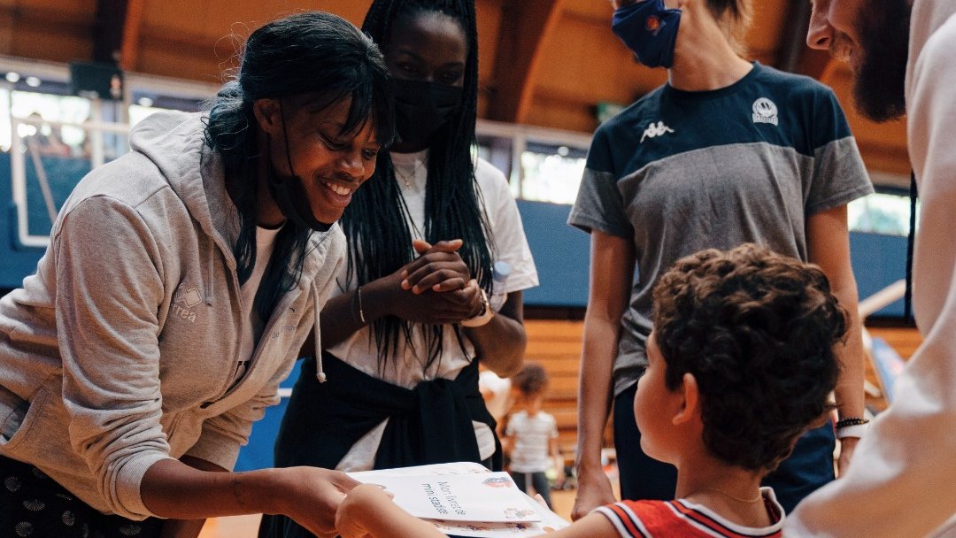 basketlfb's tweet photo. 𝗣𝗲𝗿𝗳𝗼𝗿𝗺𝗮𝗻𝗰𝗲
𝘛𝘳𝘢𝘯𝘴𝘮𝘪𝘴𝘴𝘪𝘰𝘯
𝔼𝕡𝕒𝕟𝕠𝕦𝕚𝕤𝕤𝕖𝕞𝕖𝕟𝕥
𝓐𝓬𝓬𝓮𝓼𝓼𝓲𝓫𝓲𝓵𝓲𝓽é

La Ligue Féminine c'est tout ça et un peu plus encore… #JourneeInternationaleDuSportFeminin https://t.co/MX9Oatgt1m