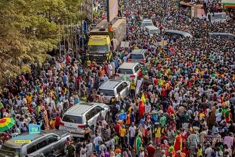 Chief_Ajiji's tweet photo. Malian protesters are demanding :
1. Withdrawal of Mali from the use of CFA Franc.
2. Nationalization of assets (Gold and others) belonging to France and ECOWAS member nations in the country.
3. Withdrawal of Mali from ECOWAS over the sanctions placed on Mali 🇲🇱 📢 l https://t.co/lC3lyq0sk6