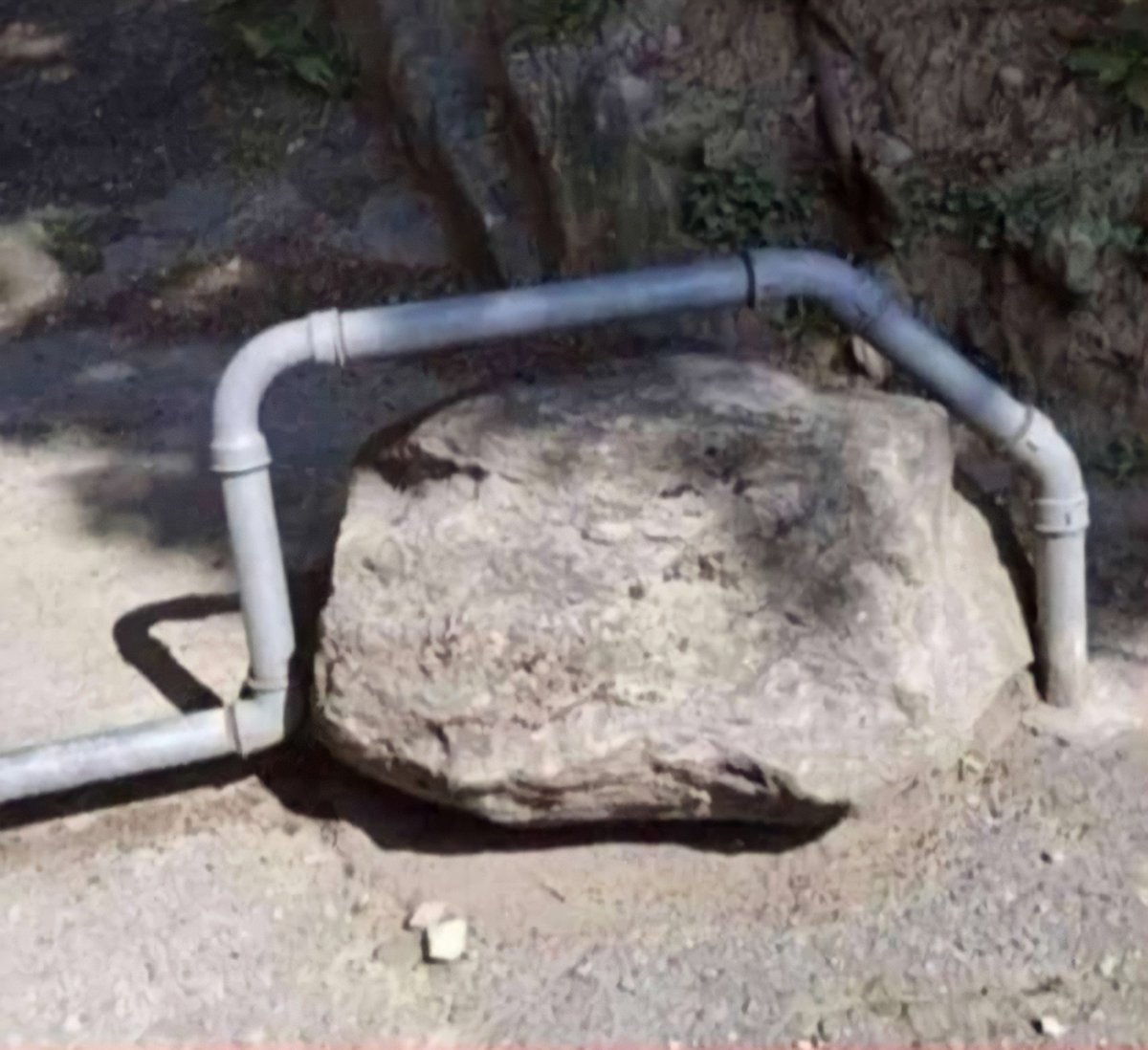 PromotersTrolls's tweet photo. Client :- Why did you do that..?
Engineer :- Moving the rock is not in our scope of work.😴 https://t.co/s6ZN9IwE4x