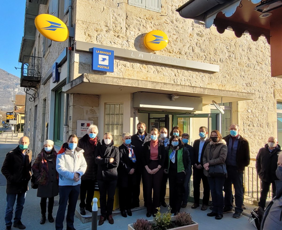 #Savoie, à Novalaise, pour vous aider dans vos démarches administratives, Valérie et Aurélie, chargées de clientèle de #LaPoste, sont présentes tous les jours du lundi au samedi à l'espace #FranceServices inauguré ce lundi #EngagéePourVous.