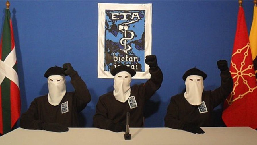 El del medio ya está en la ronda de contactos para la reforma de la Ley de Seguridad Ciudadana con la que tendremos que proteger a tus hijos.
Puedes agradecérselo al Gobierno aquí ➡️ <a href="/interiorgob/">Ministerio del Interior</a> <a href="/desdelamoncloa/">La Moncloa</a>