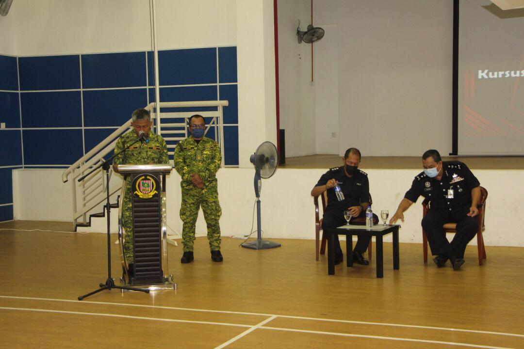 relamalaysia's tweet photo. 24.1.2022 || Sg. Petani :

Sekitar Majlis Ringkas Penutupan Kursus AMRA Mate Peg. RELA Siri 1/2022 di Pst Latihan RELA Wilayah Utara (PLRWU) yg dirasmikan Ketua Pengarah RELA. 
#SetiaBerbakti
@KDNPUTRAJAYA @dhzhamzah @IsmailSaid087 @jonathanyasin @wandahlan @yahyakgc @SazaliZin https://t.co/OIA3oxIXQn