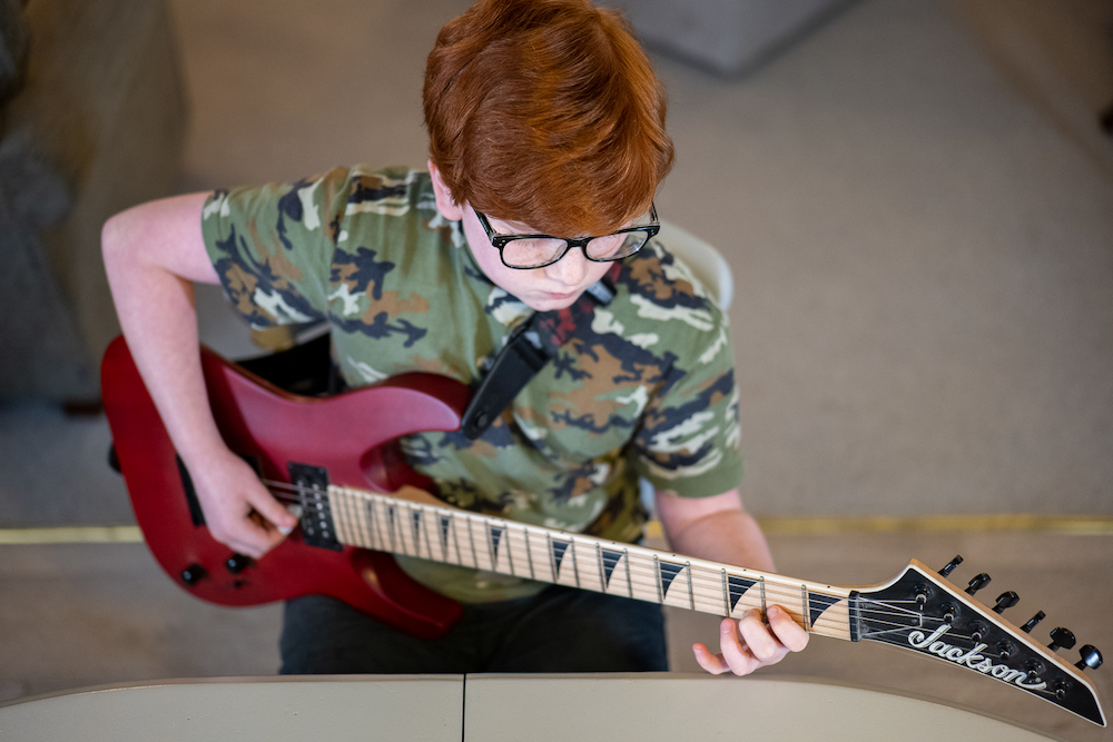 discoverhg's tweet photo. With online tuition taking off for David at Guitaria music school, it was great to be asked to undertake this photoshoot featuring real students. Everyone did very well, especially the youngsters! See a few more photos here: https://t.co/81bmOeb4i8 https://t.co/4DKhHFeRd6