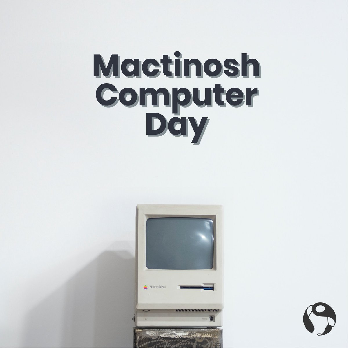 onlinecomputers's tweet image. It&apos;s Macintosh Computer Day!! Today in 1984, the very first Mac computer was introduced to the public.  🖥️ 🍎  Check out the photo below to see what it looked like.

#MacintoshComputerDay #TechHolidays #Apple