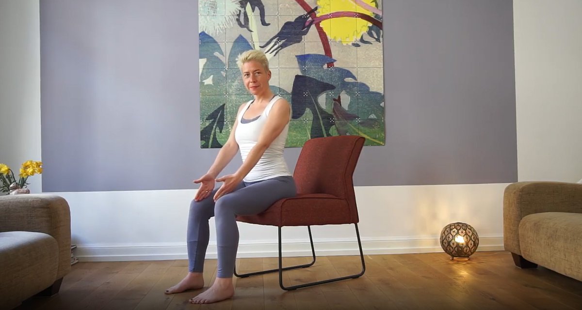 ruv_news's tweet photo. Was machen unsere Kollegen in ihrer #Freizeit? Unsere Business Analystin Tamara Baron hat eine besondere Passion: #Yoga. Ihr Antrieb? #Achtsamkeit im Umgang mit sich selbst. 🧘♀️
Lust auf Yoga? Die @ruvbkk bietet zusammen mit #fitbase einen Kurs an: ⏬
https://t.co/4vy07w0J19 https://t.co/QtFzjLsqZO