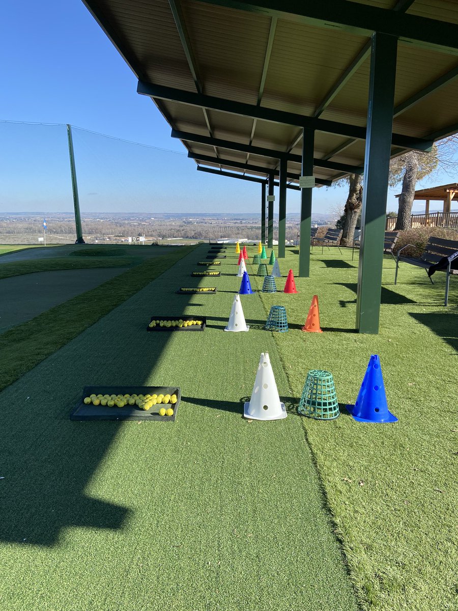 Tener tiempo para preparar las clases es muy importante, no solo la disposición del material en la zona de formación sino el programa de actividades que se realizarán. 
Los alumnos lo agradecen, se consigue una mayor motivación y mejores resultados.
#hcpcero
<a href="/GolfCAcademy/">Golf Coaching Academy</a>