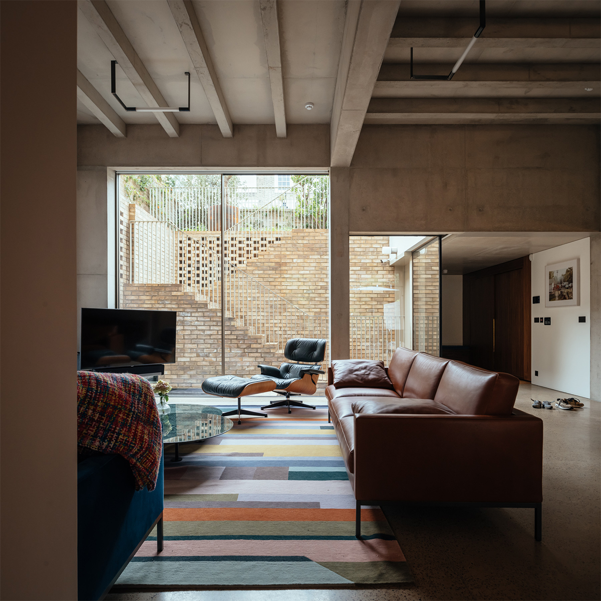 StradaLondonUK's tweet photo. We were proud to supply our beautiful ironmongery to a five-bedroom period townhouse in Primrose Hill, London. Our collection of interior and exterior ironmongery designed in custom finishes has elevated the home’s extraordinary character! Discover more: https://t.co/HGPh5xhbG6 https://t.co/ktxI3ndDuE