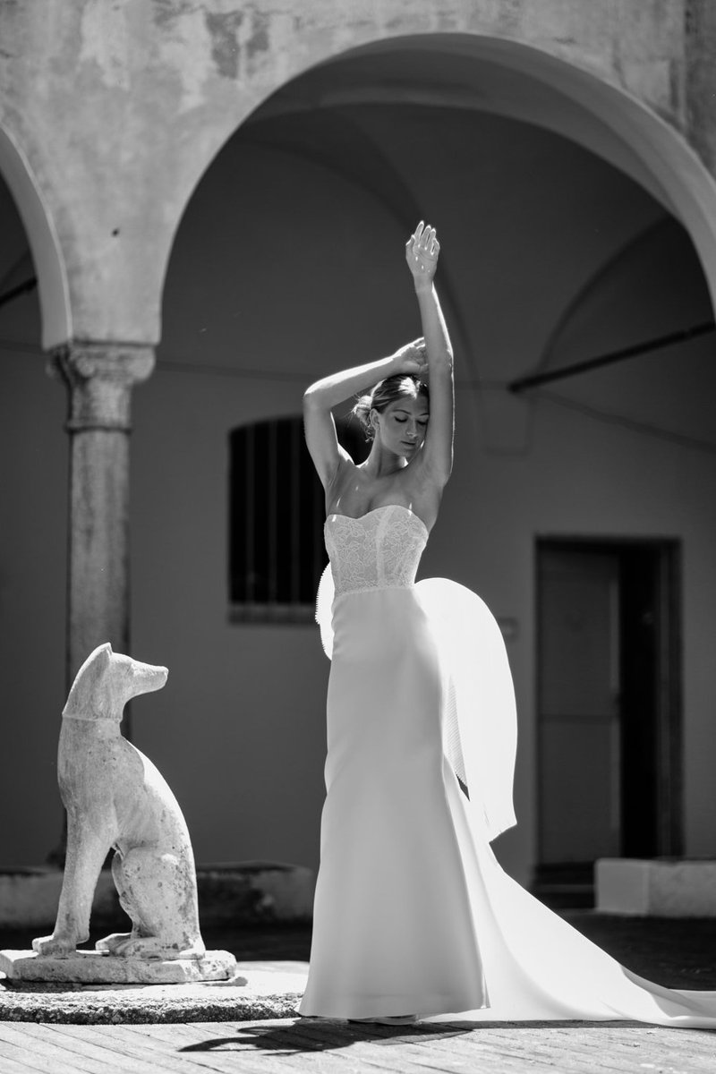 giuseppe_papini's tweet photo. Greatness

Mermaid gown in jacquard with sweetheart neckline bodice in French lace and embroidery.
On the back, a majestic Papini bow in pleated tulle.

Ph @SergeyUsik
 #GiuseppePapiniLeCollezioni https://t.co/5rjyx5COts