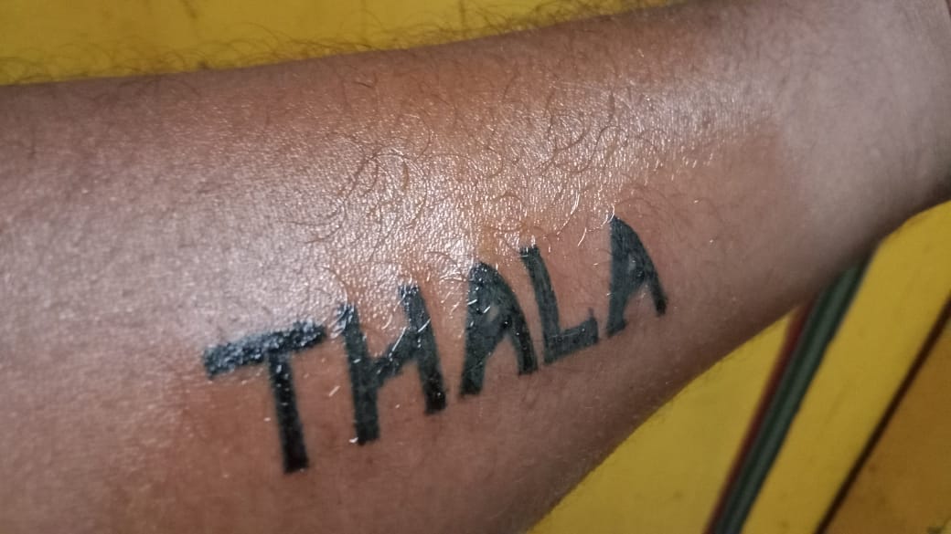 Vaali_mohan1106's tweet photo. என்றும் தல 🙏💯 இது போன்ற வெறியர்கள் எங்களது அண்ணாவிற்கு மட்டும் தான் சாத்தியம் 💯💥
#Valimai
#Ajith #AjithKumar #AKTeaser https://t.co/qvHSJIqNvU