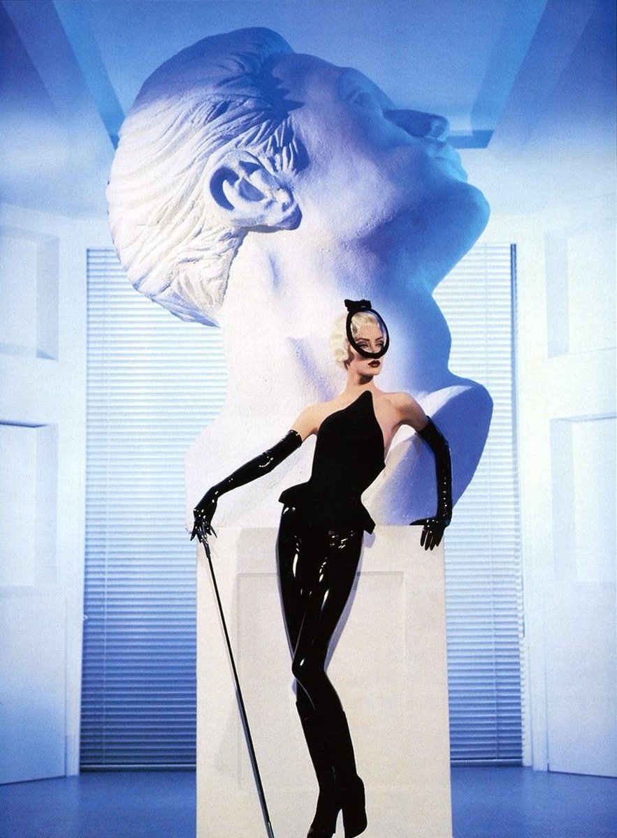 LTBeautyBlog's tweet photo. Thierry Mugler 🕊️🥺 One of the greats in pushing the envelope of fashion #RIPMugler #ThierryMugler https://t.co/7YxlXy1xCf