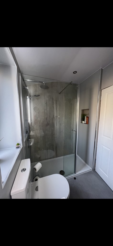 Bathroom finished last week, satisfying once done! 🛠😅