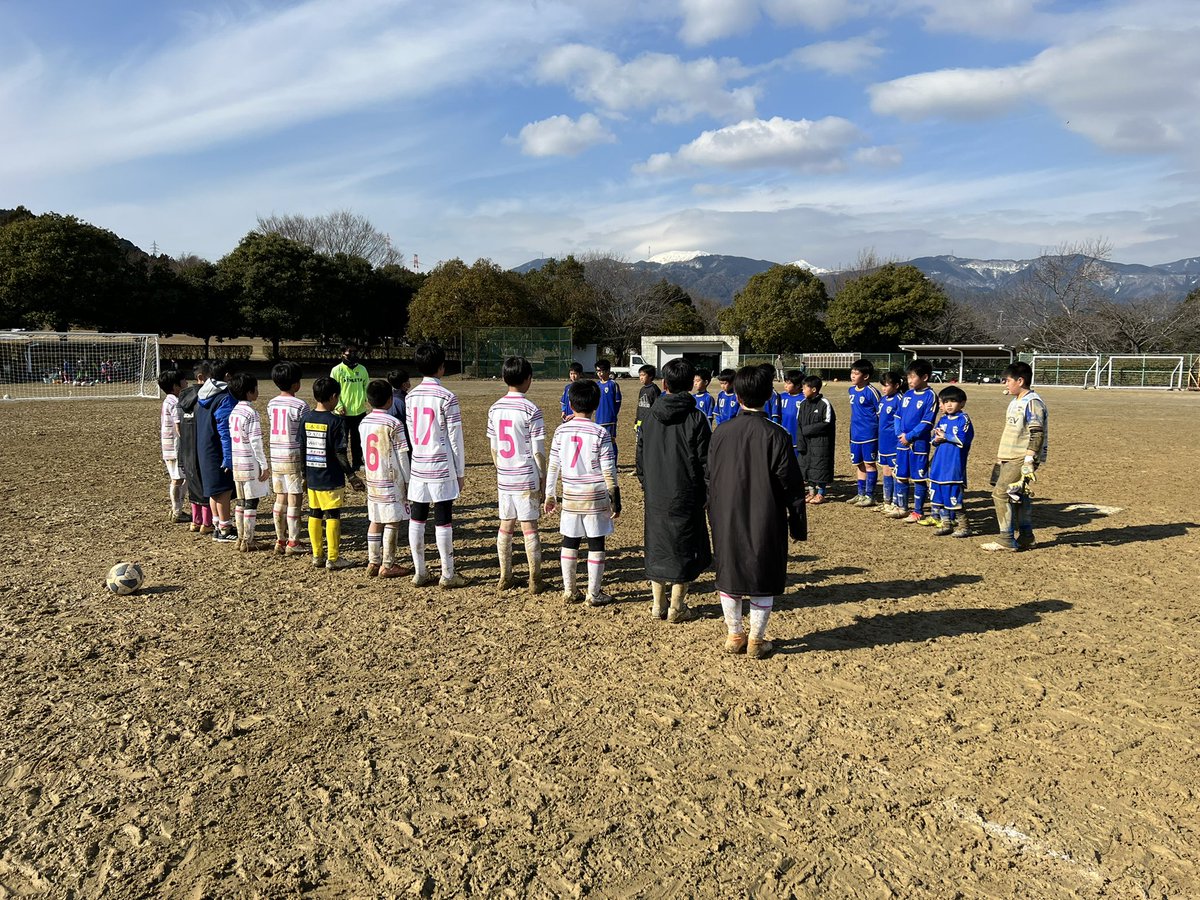 FCYORO's tweet photo. 🟣アカデミー練習試合🟣
1月9日(日)朝倉グランド・U-11.10.9.8.7
ディバイン垂井さんありがとございました。
・
準備・審判ありがとございました。
U-11は知識と技術の使い方。
低学年はボールない時、何を見て何を考えて常に選択肢になる事。
・
これからが楽しみです！ https://t.co/oRzjocZkbt