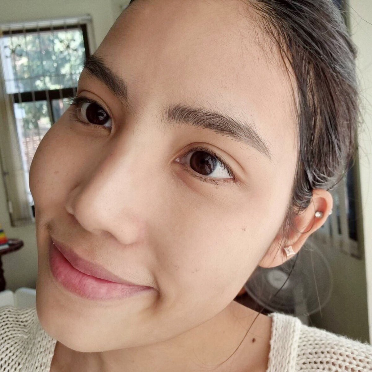 MKingkarn's tweet photo. แชร์สูตรหน้านุ่ม+หน้าใสสุด ง่ายๆแบบงบประหยัด นี่ใช้ โยเกิร์ตสูตรธรรมชาติ มาส์กหน้าก่อน เสร็จแล้วตามด้วย การ์นิเย่เซรั่มวิตซี โบกตามไปอีกรอบ หน้าใสมาก เซรั่มคือช่วยลดรอยสิวด้วย ส่วนตัวครีมนี่จะใช้ก่อนแต่งหน้า คือผิวนุ่มมากแต่งหน้าติดง่ายดี ผิวสวยด้วย @GarnierThailand #HowtoPerfect https://t.co/ON6kjn8Tse