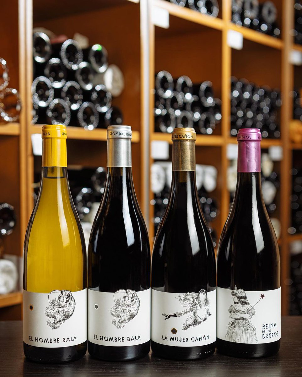 El fabuloso 'Hombre Bala', la increíble 'Mujer Cañón', o la nunca vista 'Reina de los Deseos',  nombres espectaculares para vinos que te dejarán con la boca abierta🤩 ¡Pregúntanos! 

📸 <a href="/uvasfelices/">Uvas felices</a>