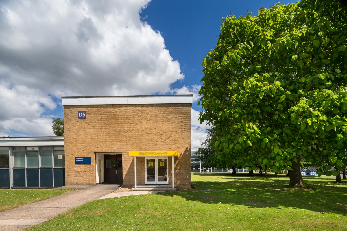 GrowzoneSpace's tweet photo. AVAILABLE office space at Culham Science Centre for dynamic start ups at one of Europe's successful science parks. Flexible and professional space to support vital early years of operation. #startup #office #flexbile #science #innovation @Culham_IC 🟡 https://t.co/nrcRn55rbQ