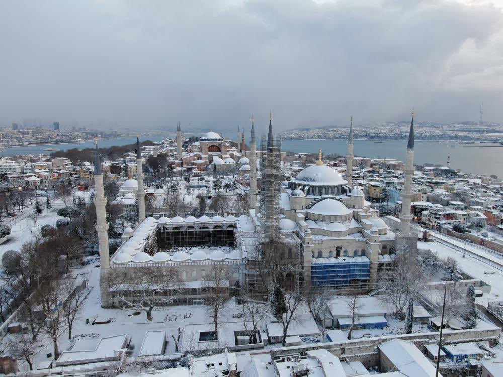 ElifAhmetTurkey's tweet photo. Beautiful Snow Season in Istanbul ❤️🇹🇷 https://t.co/fILGbakeOO