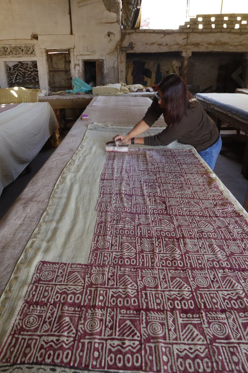 prag_artiday's tweet photo. I’ve had a great time in Pipad village, Rajasthan, India learning about block printing & natural dyes. Part of my #dypc @ace_national Made a few scarfs using indigo, wild flowers, metal rust and turmeric. A wonderful experience! #indianartsandcrafts #ExploringCreativeRoots https://t.co/qzaP5xLO35