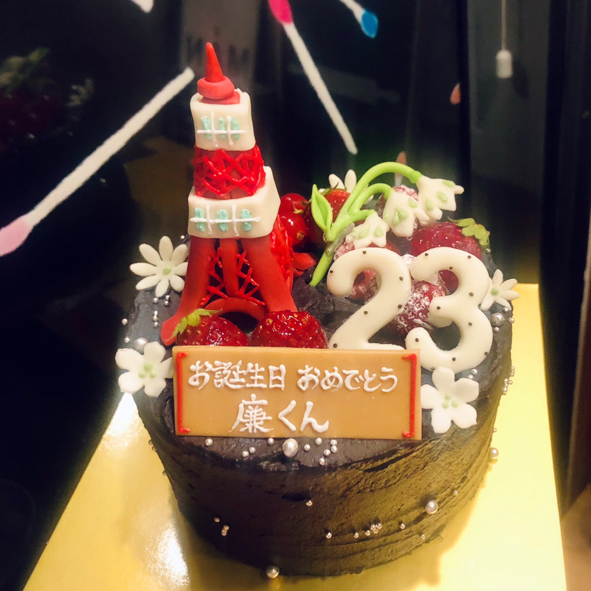 Haruka 真夜中乙女戦争 モチーフの誕生日ケーキ 東京タワーはホワイトチョコペーストで組み立ててます T Co Yn4zimeujn Twitter