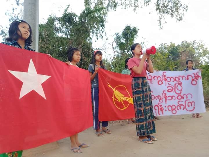 Evening strike against military dictatorship by residents from a village in Yinmarpin township despite junta’s violence.

#SanctionMOGE #TakeAction_NoMoreWords #2022Jan24Coup #WhatsHappeningInMyanmar