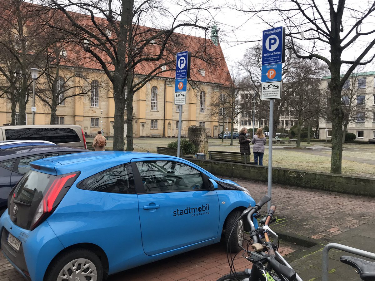 zeitgeistiger's tweet photo. Danke @hannover für die umgewidmeten #caresharing -Parkplätze. Es geht voran mit der #mobilitätswende #hannover https://t.co/4laRTfrtmY