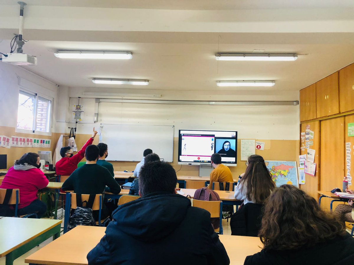 AlcoholSociedad's tweet photo. En el #DíaMundialDeLaEducación queremos sumarnos a los reconocimientos a toda la comunidad educativa y reivindicar la importancia de la EDUCACIÓN

Profesores, alumnos y familias hacéis posible que programas como #MenoresNiGota sean una realidad para conseguir adultos responsables https://t.co/QC0CYInolN