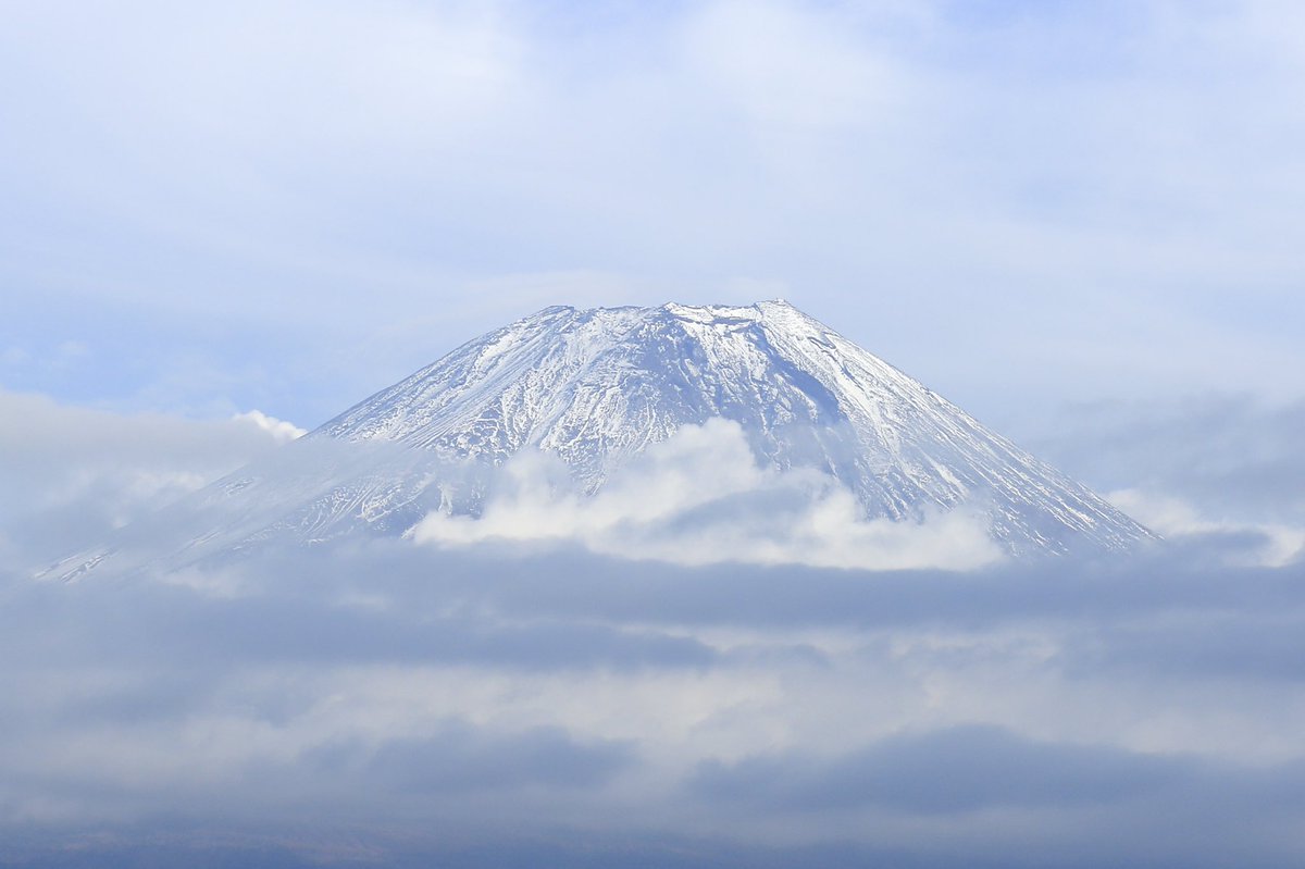 富士山は神々しい。 日本に生まれてよかったと思います。