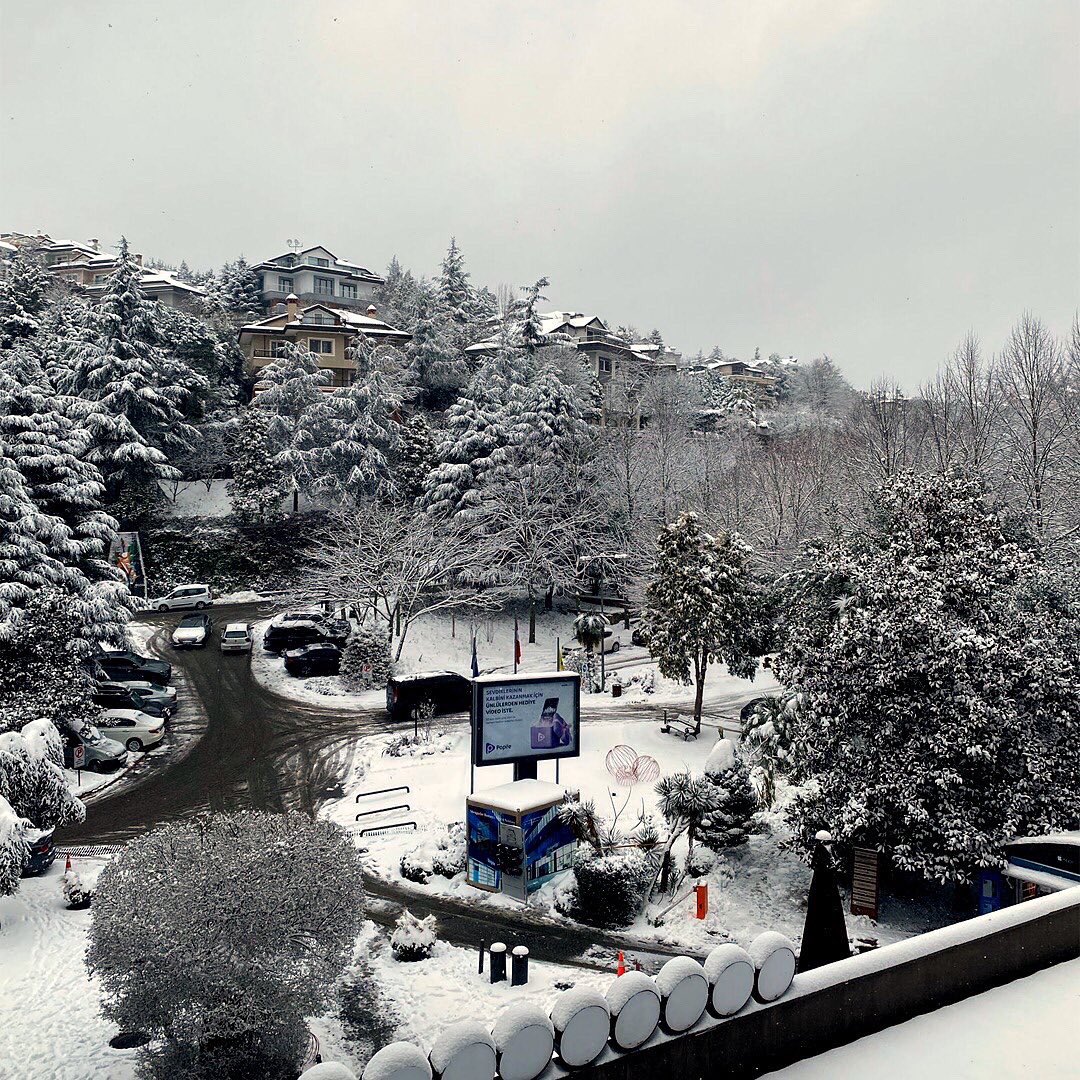 Coliseumtr's tweet photo. Coliseum her mevsim güzel fakat kar yağdığında ayrı güzel ❄💫

#coliseum #sportandlife #acarkent #sömestr #winter #kış #kartatili https://t.co/sdnhbanBnk