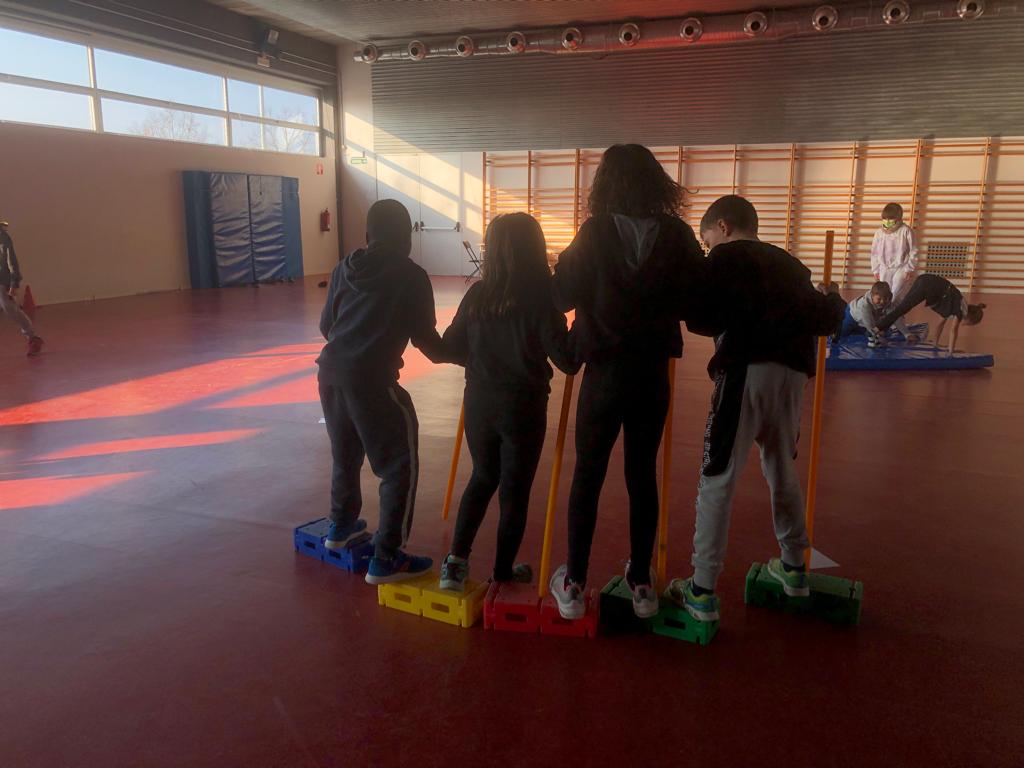 ie_martamata's tweet photo. A 4t de #PriIEMM ens entrenem amb els reptes cooperatius utilitzant el material de @Formiguescoop. Ben aviat engegarem una nova proposta gamificada! https://t.co/Dlih8mafRE