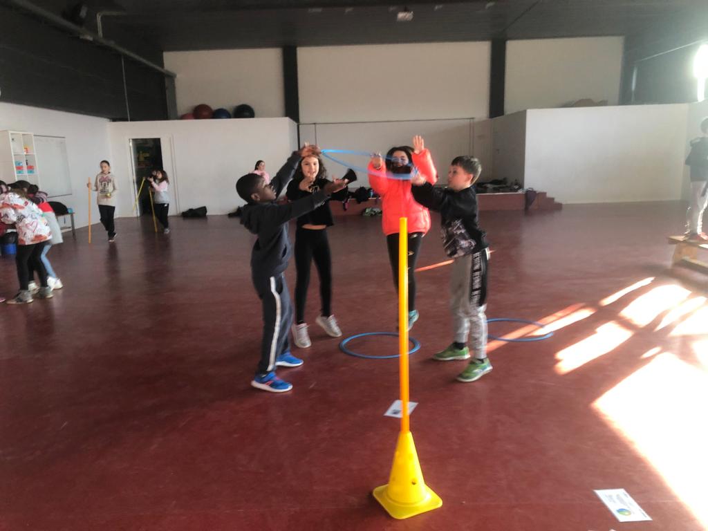 ie_martamata's tweet photo. A 4t de #PriIEMM ens entrenem amb els reptes cooperatius utilitzant el material de @Formiguescoop. Ben aviat engegarem una nova proposta gamificada! https://t.co/Dlih8mafRE