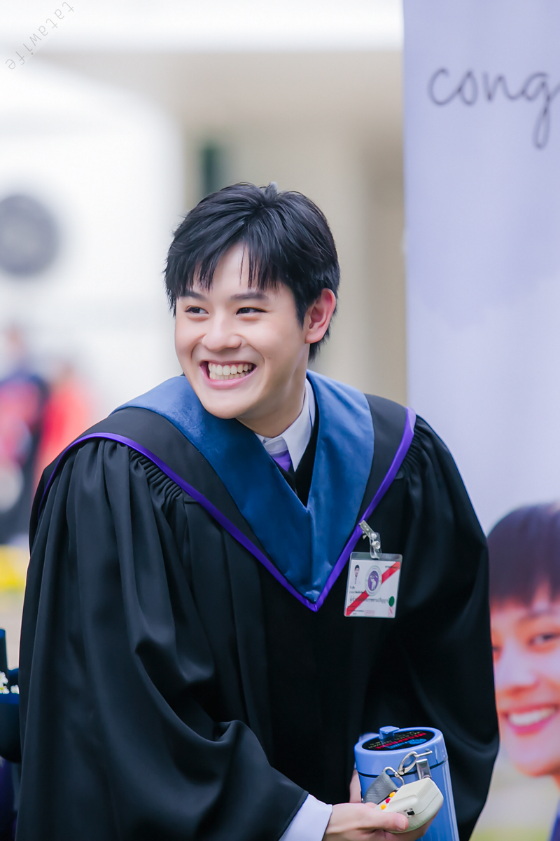 KarlTatawife's tweet photo. เพิ่งว่างลงรูปวันนี้ #GraduationPluemPurim #PluemPurim #ปลื้มปุริม แต่ไม่เป็นไร ยังไงก็รอดูคนน่ารักกันแหละเนอะ อิอิ https://t.co/FiELXCgOp1