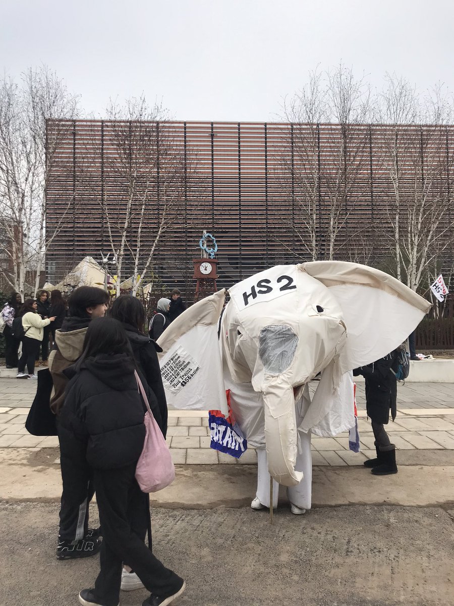 Hs2Rebellion's tweet photo. #HS2CostingTheEarth #StepUpToStopHS2 #HS2TheGreatTrainRobbery #HS2TrackOfLies
Here with others from Birmingham & surrounding areas ββ https://t.co/d8pvU0ifVi