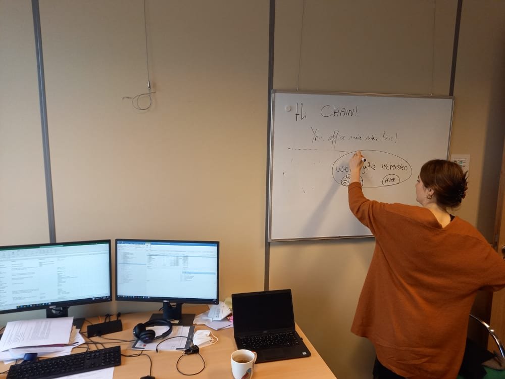 Chain_Research's tweet photo. Coding interview data #socialscience  #andlaw #messypractice #blockchain #government @Coirsouw @estherkey @goossens_jurgen @gertmeyers @tilburglaw @tilburgU_Tilt @NWO_MVI https://t.co/3ZwsjO0AY3