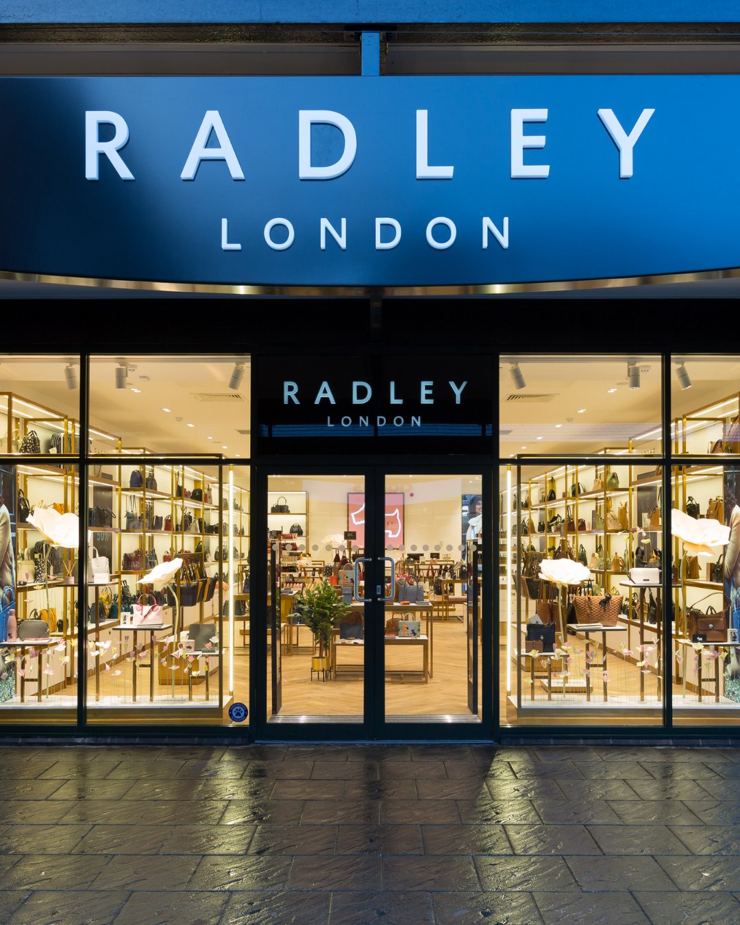 Radley on X Our bigger and even better store has just opened in Designer Outlet East Midlands. It s your destination for artisan crafted bags accessories and footwear at prices you ll love. https t ...