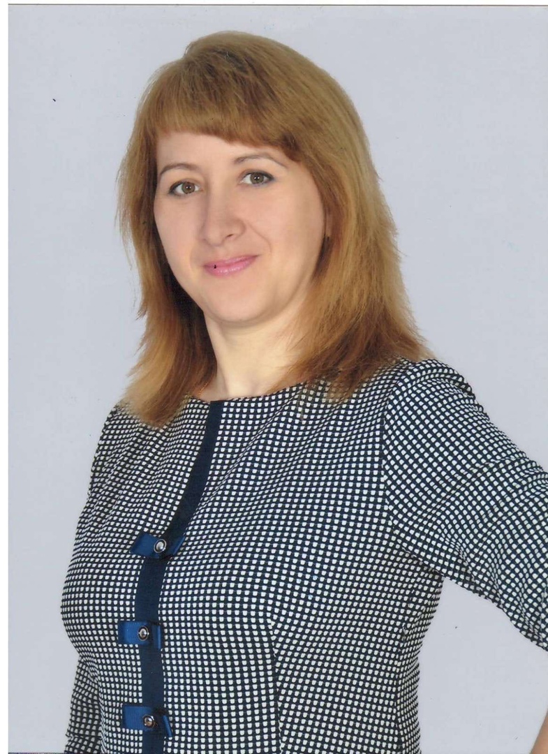 Долгий путь был пройден, немало вложено сил и времени, упорство и воля к победе оправдали все усилия. Поздравляем Храмову Ларису Александровну с огромной гордостью в сердце, с получением Почетной Грамоты Министерства Просвещения РФ, которой Вы достойны!