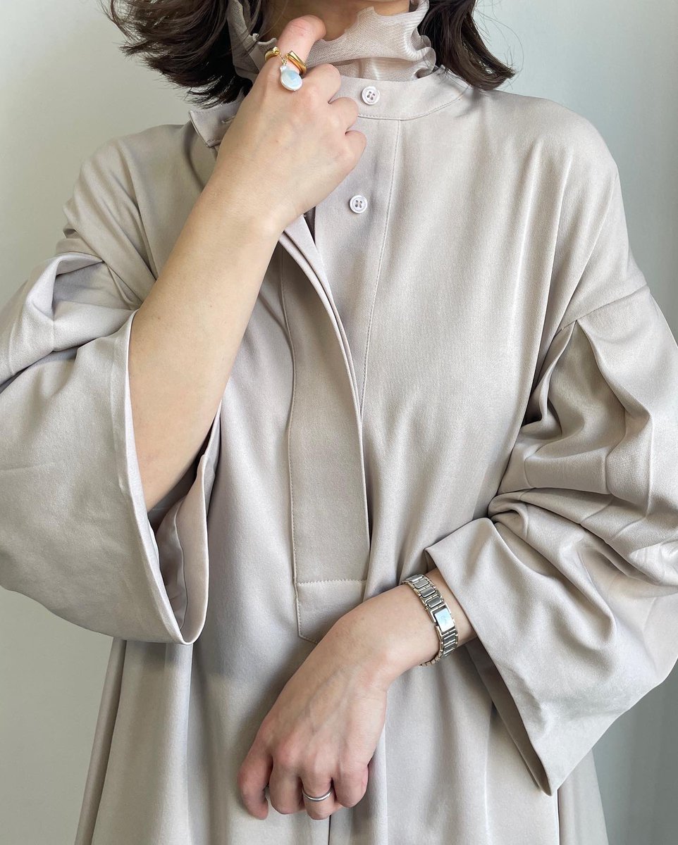 販売開始したタックタックブラウス！

153cmだとミニワンピくらい◎
柔らかくて着心地もいい！
中にタートルニットやチュールタートル等着れば
今すぐ着れる春物アイテムです🌿

LA BELLE ETUDE
ラベルエチュード