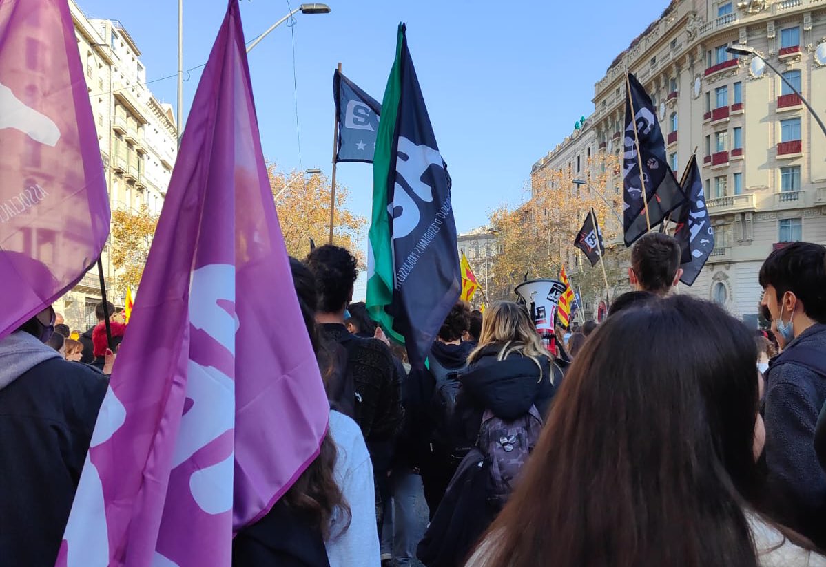 Avui, #DiaInternacionalDelEducació recordem pel que lluitem, per una educació pública, gratuïta, de qualitat, en català, de i per a totes! 

Organitza’t i milita amb nosaltres. Sense el moviment estudiantil, l’educació no avança!✊🏾