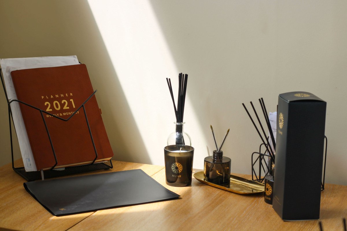 NUHRhome's tweet photo. Keep  your office refreshed with a gentle Oud woods diffuser. Use our candles to set time to focus.
 #candles #nuhrhome #oud #officesetup #focus https://t.co/tduU6cLHBC