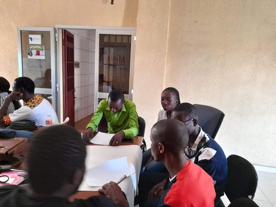 ConakryJci's tweet photo. Jour 2 :
Week-end de renforcement des capacités et coaching de nos membres. 
 
Grand merci à nos grands facilitateurs.
#Naby_Moussa_Camara 
#Lamine_Keita
#Amid_Ela_Diallo 

Sincères remerciements au bureau national  et à L'INF pour l'accompagnement.

#Domaine_Individuel https://t.co/VyosakZSaY