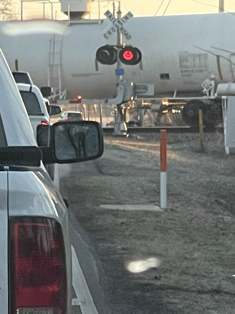DenneyPBL's tweet photo. @WBRCtraffic Hwy 70 Train in Calera has not moved for over 37 minutes. The train must have problems. https://t.co/KhHpy8yMpe