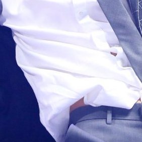 Jinnimyluv's tweet photo. Seokjins shirt never going under his pant- a short thread🤭 https://t.co/3rH7eSActu