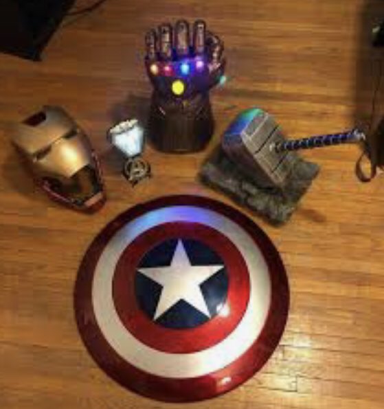 Urgente. Alguien confirme. Policía recupera bienes robados a Avengers en Guayaquil. Deben llevar facturas para probar propiedad y hacer informes periciales para después del trámite devolver. Así pueden seguir combatiendo delincuencia. (No me aguanté la broma, lo siento).