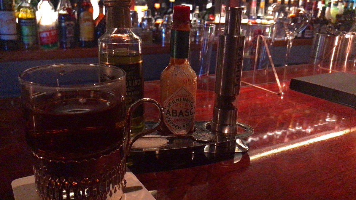 Tyrrell_YoneSan's tweet image. 今夜の
#ブルショット
＠DECE

暖かいコンソメ系スープを出してくれるお店では、ホットでお願いしてる…

ホットブルショット…美味しい。
この時期にピッタリ！

ちなみに、酒言葉は「人を助け思いやる人間味のある人」らしい。

dece.tokyo/blog/202108162…

#TWLC
#BARDECE