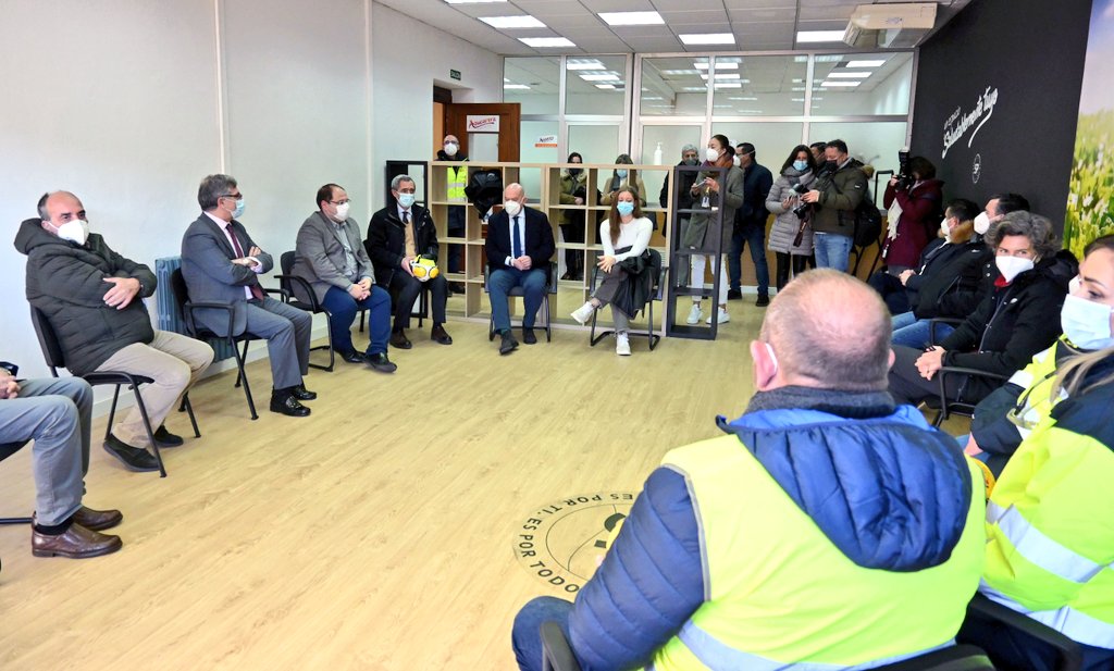 Mantenimiento del apoyo al cultivo de la #remolacha en la nueva #PAC con la ayuda asociada al cultivo y otra agroambiental adaptada que se podrá solicitar a partir de 2023.
Reunión de trabajo hoy en La Bañeza con <a href="/AzucareraES/">Azucarera</a>
<a href="/AytoLaBaneza/">Ayto La Bañeza</a>
#futuro #azúcar
#jóvenes