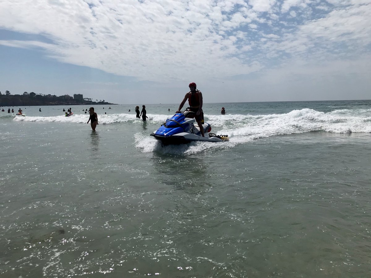 SDFD's tweet photo. Do you have a calling to help others? @SDLifeguards is recruiting lifeguard I’s for summer 2022. Visit https://t.co/YLsvqXdReS for all the details & apply by Feb. 7! Swim tryouts Feb. 24, 25, 26 at Ventura Cove. Choose your dream career!
#lifeguard #sandiego #career #joinSDFD https://t.co/iysaJHrv02