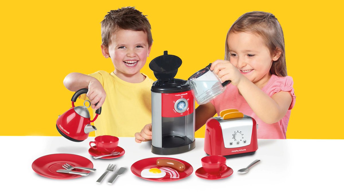 Tag a coffee lover who needs this! ☕ Our Morphy Richards Kitchen Set is brilliant for endless role-play fun! 🛒Available <a href="/SmythsToysUK/">Smyths Toys UK</a>