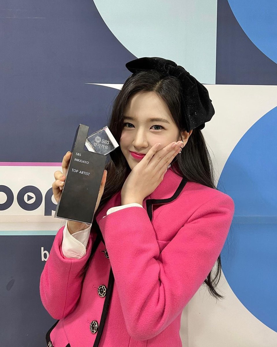ANNEYUJIN's tweet photo. 🏆🏆🏆 https://t.co/icr4hfkAKr