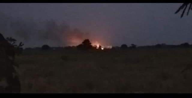 TW//fire

About 200 SAC troops and PyuSawHtee fired five artillery shells into YwaSoe village,ShweBo Tsp at around 8am on Jan24 after the clash with PDF. SAC abducted about 70locals,shot and killed 2 locals,including a disabled person and set the village on fire.

#2022Jan24Coup