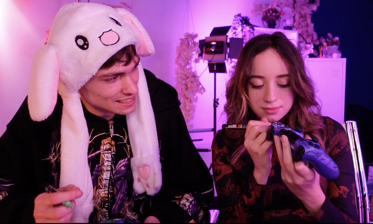la_Xylia's tweet photo. Nouvelle vidéo !!🥳 ft @TheRayton 
On transforme une manette ps4 hehe 
👉🏻 : https://t.co/cMthDfgIha https://t.co/W84i5cpzGf